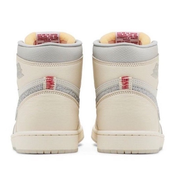 Air Jordan 1 Retro High OG - Picture 3 of 7